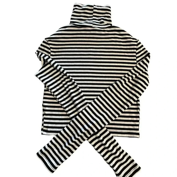 Disney x Forever 21 Embroidered Mickey Mouse Cropped Turtleneck Size Small - Picture 2 of 5